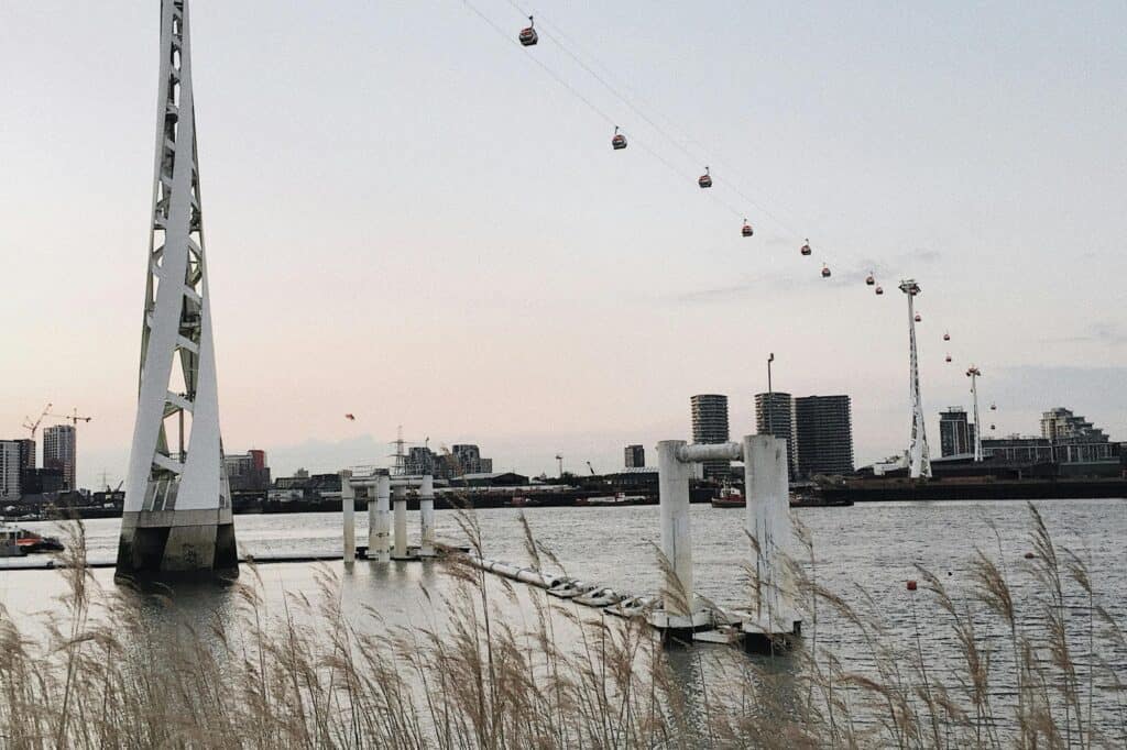 Cable cars over the River Thames